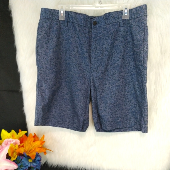 Chaps Men's Blue Floral Shorts Size 36 - Picture 3 of 9
